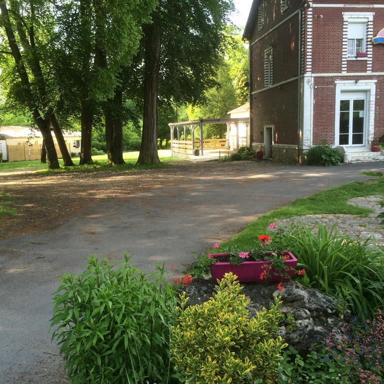 La Demi-Lune Bed & Breakfast Bailleval Exterior photo
