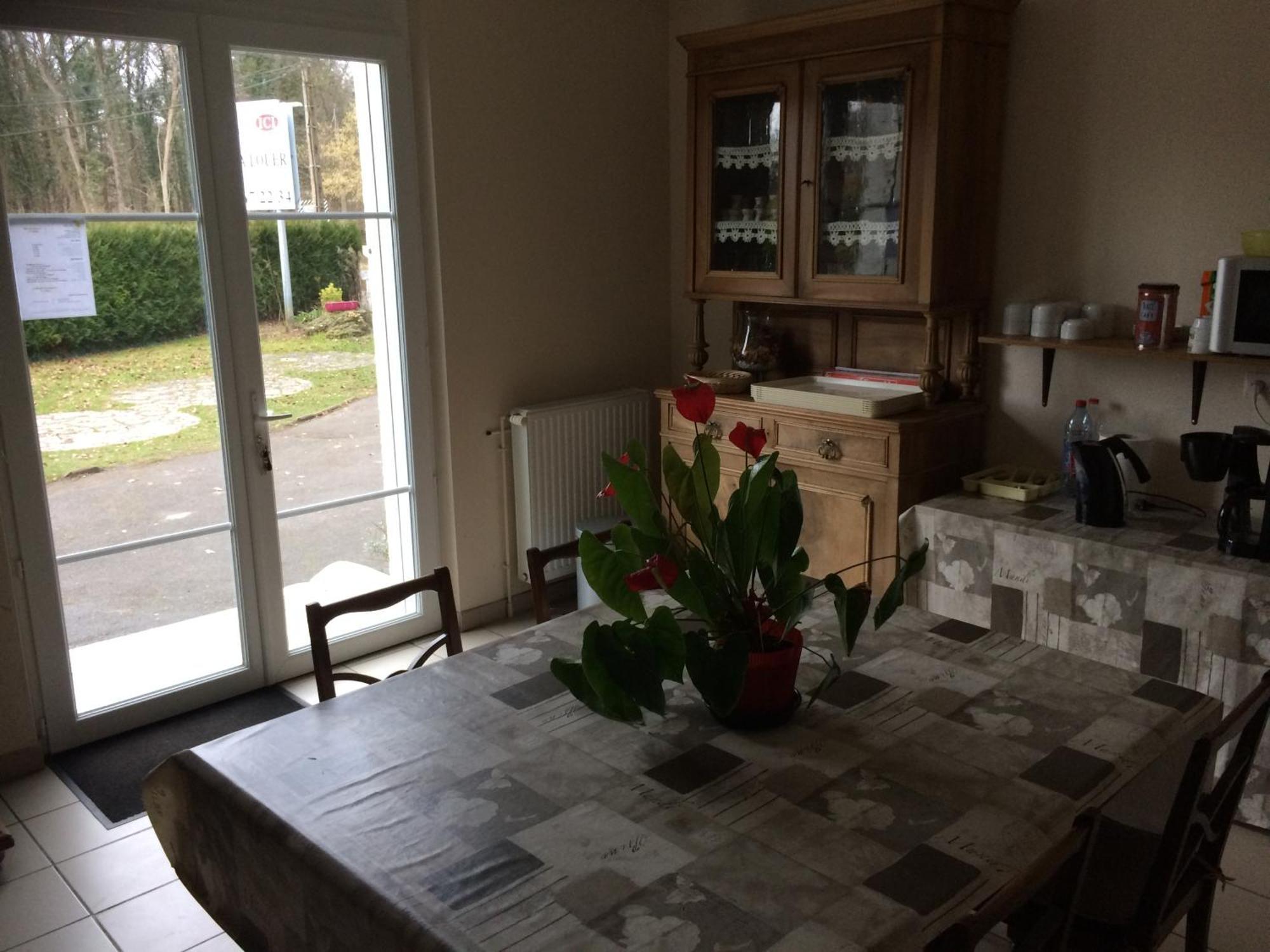 La Demi-Lune Bed & Breakfast Bailleval Exterior photo