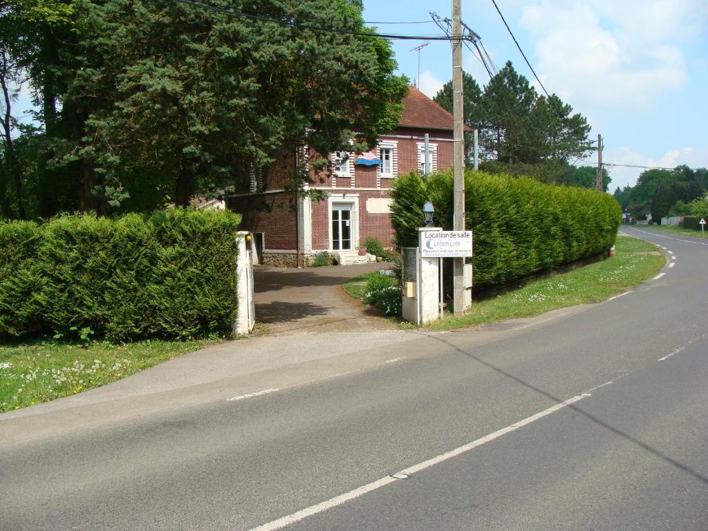 La Demi-Lune Bed & Breakfast Bailleval Exterior photo